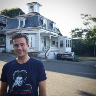 Recognize that house?! Hint: Look at Will's t-shirt ;-)