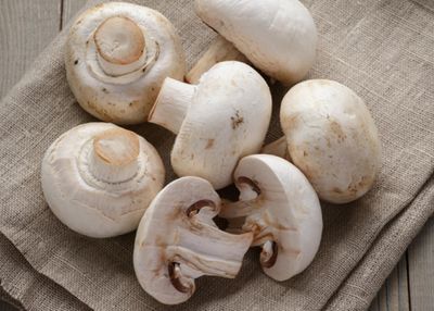 Source: https://snaped.fns.usda.gov/seasonal-produce-guide/mushrooms