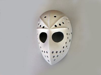 Source: https://en.wikipedia.org/wiki/Goaltender_mask