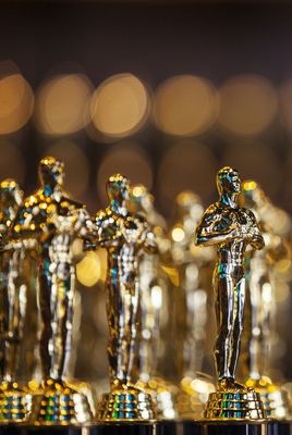 Fun Fact: Oscars weigh 8.5 lb and stand 13.5 inches tall!
