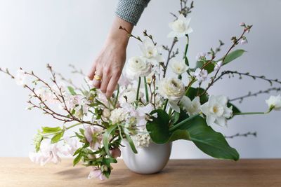 Source: https://www.gardenista.com/posts/flower-arranging-101-a-crash-course-for-the-uninitiated/